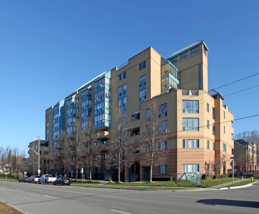 Gateway Terrace in Oshawa, ON - Building Photo