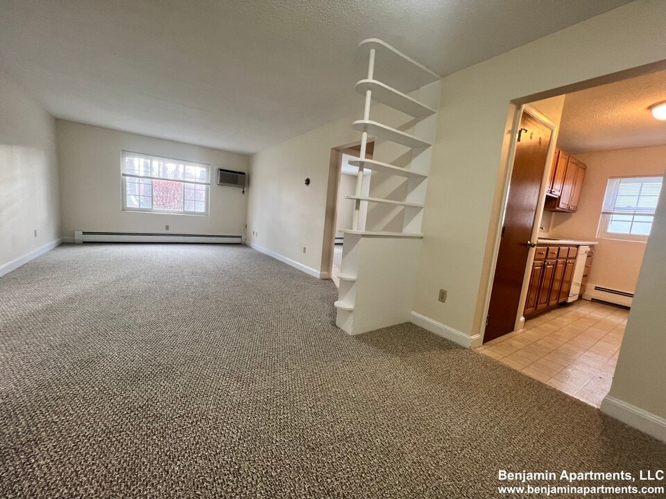1 Brattle Dr, Unit 6 in Arlington, MA - Building Photo