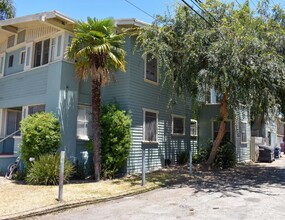 32 Orange Ave in Long Beach, CA - Foto de edificio - Building Photo