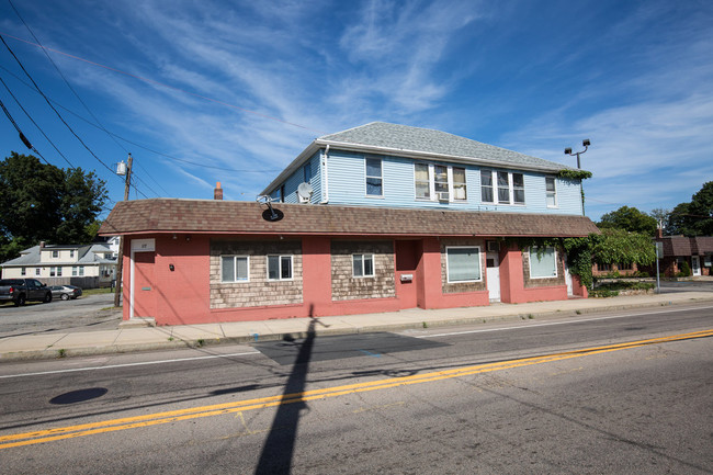 117 Putnam Pike in Johnston, RI - Building Photo - Building Photo