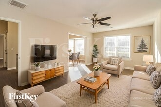 4705 Meadowcroft Rd, Unit 112 in Greensboro, NC - Foto de edificio - Building Photo