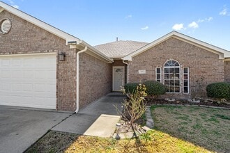 107 Loda Ct in Grand Prairie, TX - Building Photo - Building Photo