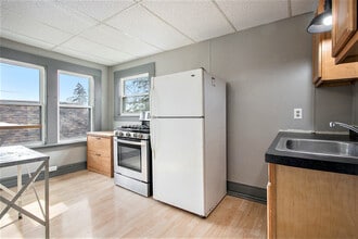 613 Ridge St, Unit Apt B in La Porte, IN - Building Photo - Building Photo