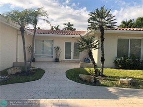 5911 NE 22nd Way in Fort Lauderdale, FL - Building Photo - Building Photo