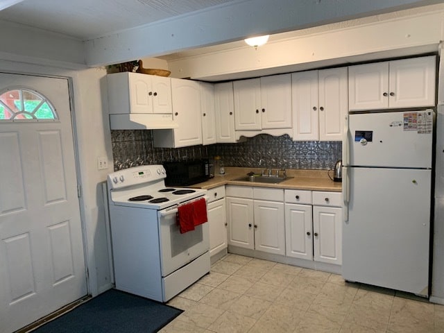 10 Woodchuck Ln in East Setauket, NY - Foto de edificio - Building Photo