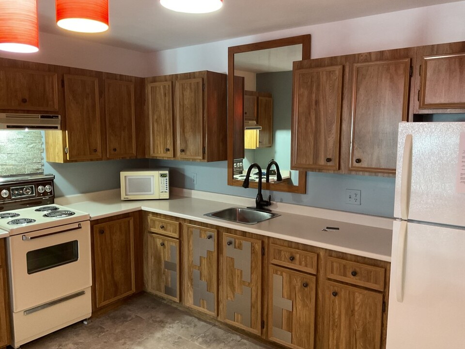 4728 Uplands Dr in Nanaimo, BC - Building Photo
