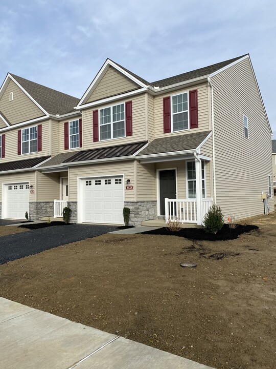 6124 Sawgrass Ct, Unit 3 in Harrisburg, PA - Foto de edificio