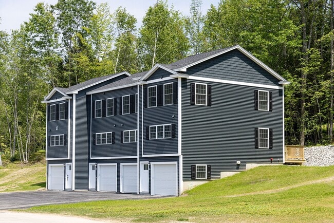 Estates at Langley Cove in Laconia, NH - Building Photo - Building Photo