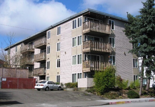 Crestvue Apartments in Seattle, WA - Building Photo - Building Photo