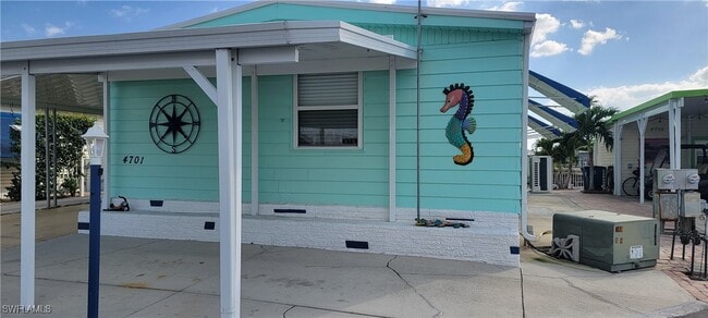 4701 Kahlua Ln in Bonita Springs, FL - Foto de edificio - Building Photo