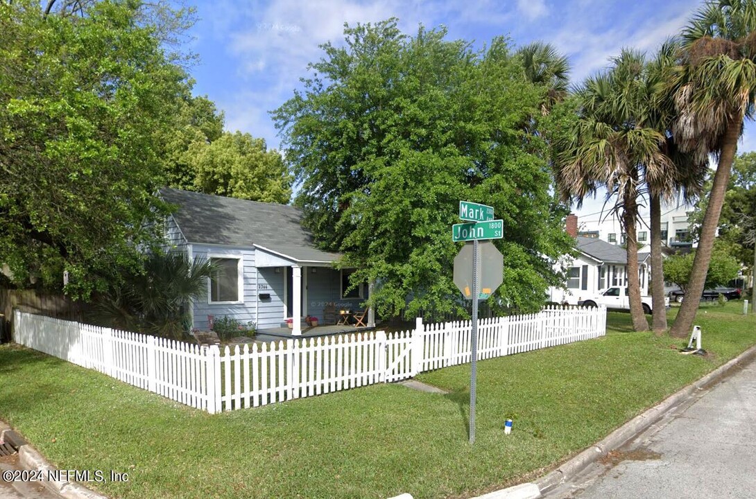 2344 Mark Ave in Jacksonville, FL - Foto de edificio