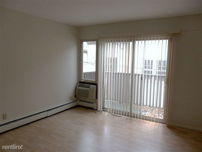 427 Seymour Ave in Lansing, MI - Building Photo - Building Photo