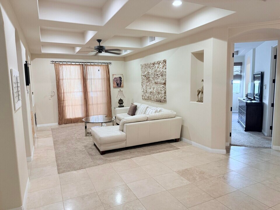 2701 Via Calderia in Palm Desert, CA - Foto de edificio