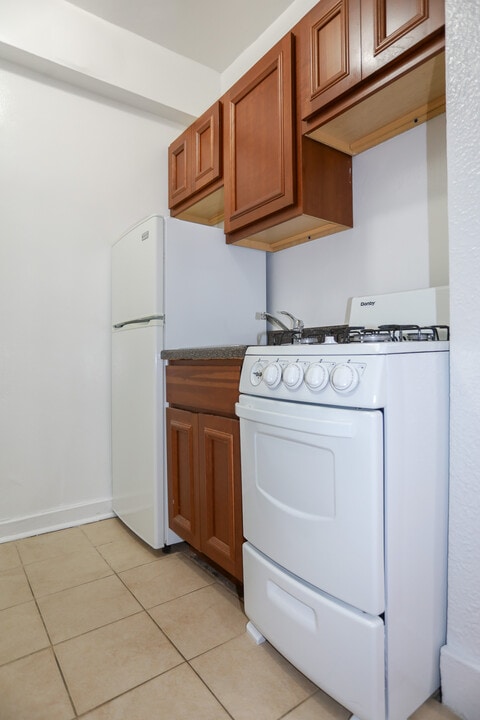 6166 N Winthrop Ave, Unit #103 in Chicago, IL - Building Photo