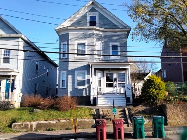 792 Broadway St in Lowell, MA - Building Photo