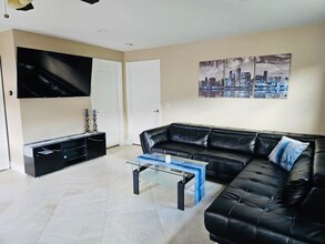 1650 SW 117th Ave in Davie, FL - Building Photo - Building Photo