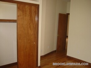 133 Brook St in Brookline, MA - Foto de edificio - Building Photo