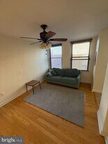 1939 Chestnut St in Philadelphia, PA - Building Photo