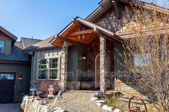 721 Sanctuary Hls in Sagle, ID - Building Photo - Building Photo