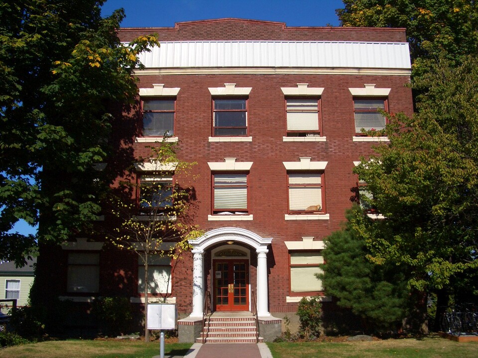 Kulshan Apartments in Bellingham, WA - Building Photo