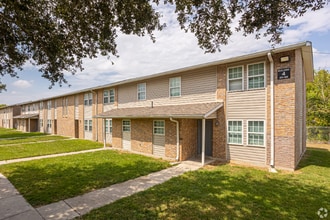 14765 Chef Menteur Hwy in New Orleans, LA - Building Photo - Building Photo