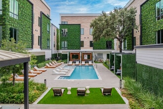 Botanica Oak Hills in San Antonio, TX - Building Photo - Building Photo