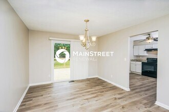 7402 Stone Bluff Ct in Louisville, KY - Building Photo - Building Photo