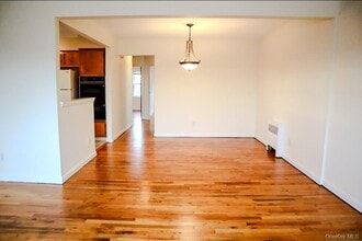 2233 Private in Queens, NY - Building Photo - Building Photo