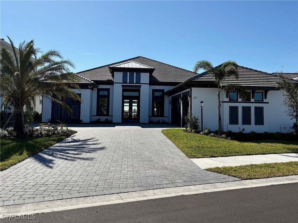 11251 Venetian Lagoon Dr in Ft. Myers, FL - Building Photo