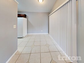 10516 Parkcrest Dr in Tampa, FL - Building Photo - Building Photo