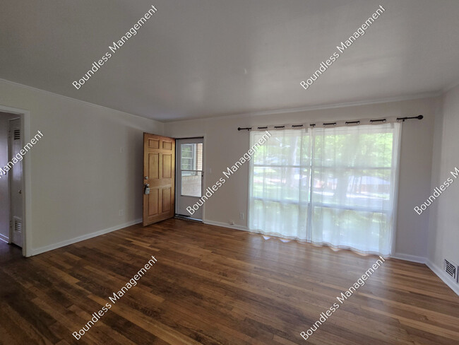 5689 Kite Dr in Forest Park, GA - Building Photo - Building Photo
