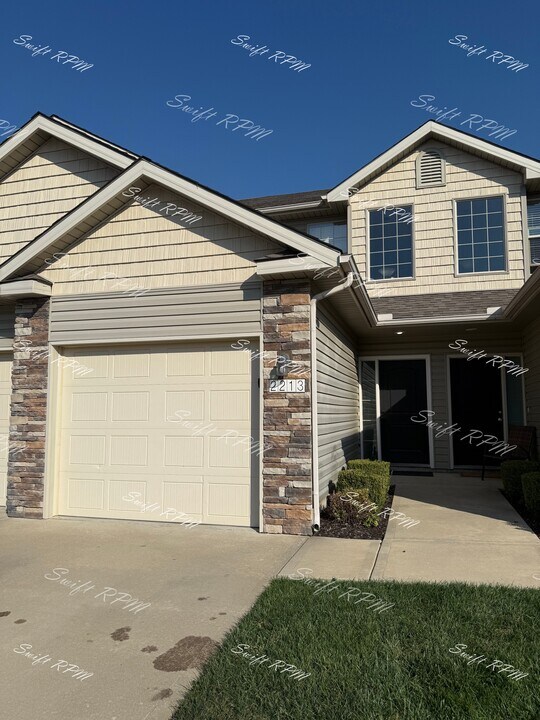 2213 Burningwood in Lee's Summit, MO - Building Photo