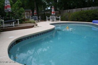 1841 Twelve Oaks Ln E in Neptune Beach, FL - Building Photo - Building Photo