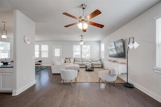 7405 Buchholz St in Austin, TX - Building Photo - Building Photo