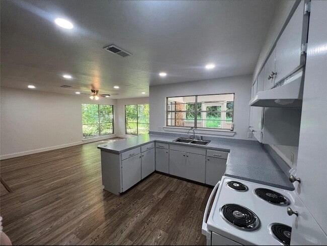 7012 TX-56 in Sherman, TX - Building Photo - Building Photo