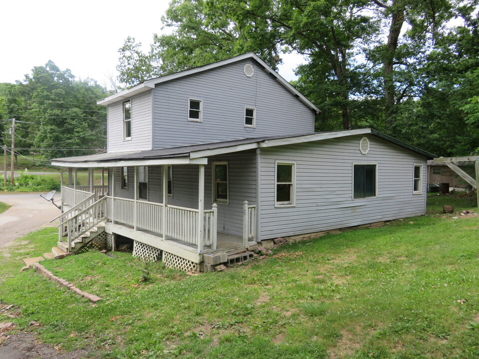 211 Killarney Dr in Ironton, MO - Building Photo