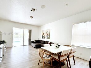 1901 Cedar Ct in Weston, FL - Building Photo - Building Photo