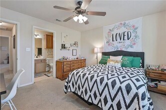 AUGUST 2026-2027 PRE-LEASE!! Don't miss th in College Station, TX - Building Photo - Building Photo