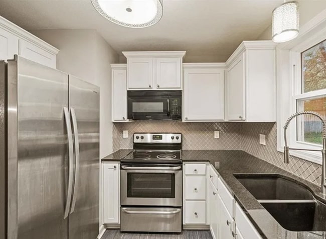 7632 Rainbow Dr in Prairie Village, KS - Building Photo - Building Photo