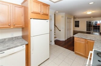 527 W Thames St in Norwich, CT - Building Photo - Building Photo