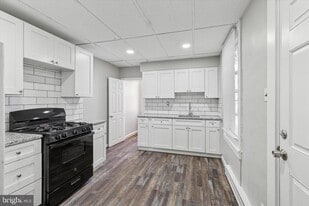 326 E Airy St in Norristown, PA - Building Photo