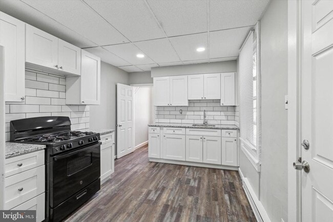 326 E Airy St