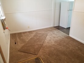 206 7th St, Unit d in Ogden, KS - Building Photo