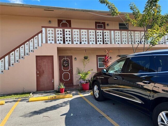 7491 SW 10th Ct in North Lauderdale, FL - Foto de edificio - Building Photo