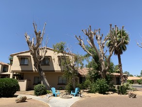 32521-32555 Whispering Palms Tr. in Cathedral City, CA - Building Photo - Building Photo