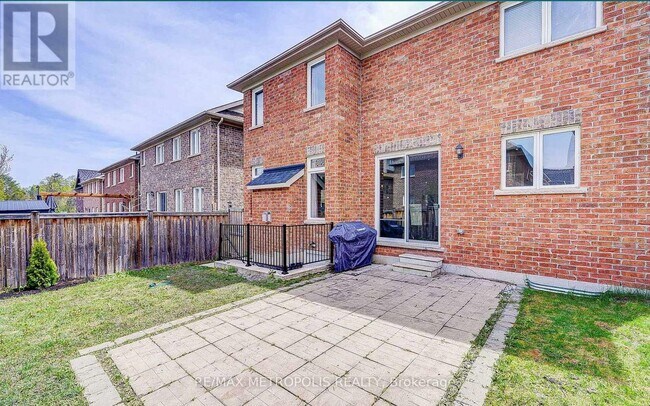 40 Harper-Hill Dr in Ajax, ON - Building Photo - Building Photo