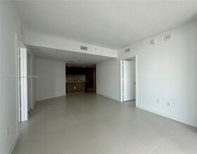 1300 S Miami Ave, Unit 4209 in Miami, FL - Building Photo - Building Photo