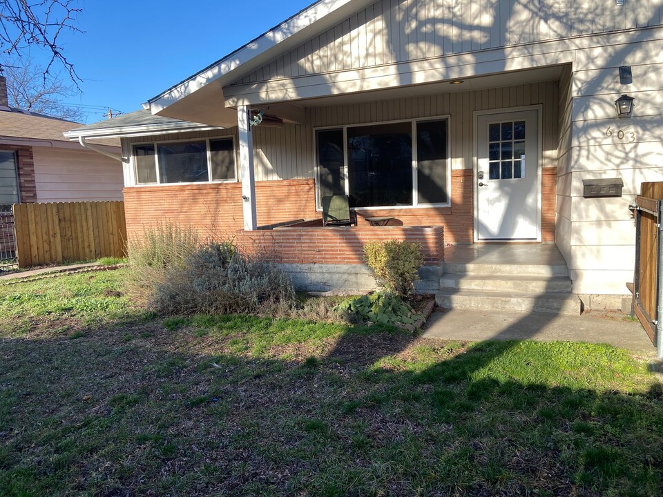 603 E 12th St in The Dalles, OR - Building Photo