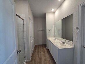 8902 Grand Western in Converse, TX - Foto de edificio - Building Photo