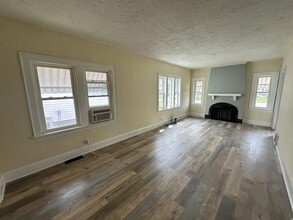 1621 Bruner St in Rockford, IL - Building Photo - Building Photo